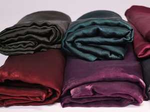 Tela de Nailon Satinado Tora de Exportación India para Saris o Blusas y Lehengas o Vestidos de Noche Disponible a Precio de Fábrica - Product Image 3