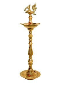 Venta al por mayor fabricante templos tradicionales Puja latón en relieve Pavo Real Mahabharat Diya lámpara de pie Natural Navidad Pascua Decoración - Product Image 2