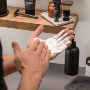 Crème à raser pour le visage, soin naturel biologique en gros, gel nettoyant pour barbe rafraîchissant pour hommes - Product Image 3