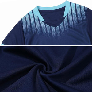 Vêtements de sport de football personnalisés High-Tech pour hommes avec logo de l'équipe pour la pratique du football et les matchs pour adultes - Product Image 4