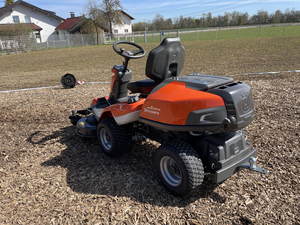 Cortacésped Husqvarna Rider R316TsX AWD con plataforma delantera de 103 cm, motor Kawasaki V-Twin, tracción total, dirección asistida, tractor de jardín con sistema BioClip Mulch - Product Image 3