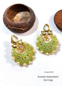 Pendientes Kundan de diseñador para mujer, Jhumkas chapados en oro con perla Meenakari, trabajo perfecto para bodas, festivales y fiestas - Product Image 3