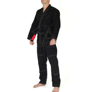 Uniforme de kárate listo para entrenamiento para hombres que ofrece flexibilidad y apoyo durante la práctica de artes marciales - Product Image 2