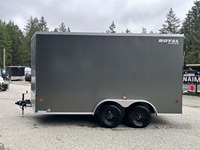 Remorque de transport fermée couleur beige, double essieu, accès latéral 2 portes, unité de stockage robuste tractable à vendre