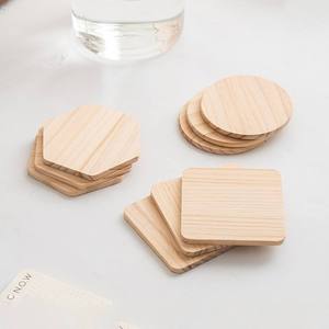 ชุดแผ่นรองแก้วไม้ธรรมชาติทรงกลม แผ่นรองเครื่องดื่มเรียบเนียน สำหรับโต๊ะอาหารที่บ้าน โต๊ะทำงาน ป้องกันพื้นผิว - Product Image 1