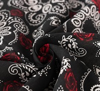 Promotion en gros : Bandana carré sport en coton 100% avec motif à pois dessiné à la main, logo personnalisé, collection printemps - Design personnalisable