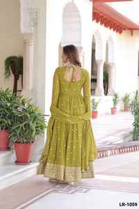 Vêtements ethniques indiens en faux georgette avec de riches sequins et des broderies en zari, robes Anarkali prêtes à porter pour les mariages - Product Image 6