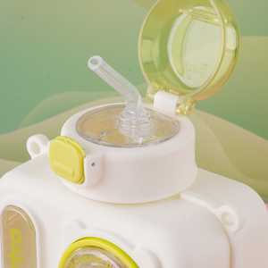 Botella de agua Tykle de 480 ml con diseño inspirado en una cámara de juguete, con tapa Snap Sip and Smile! - Product Image 5