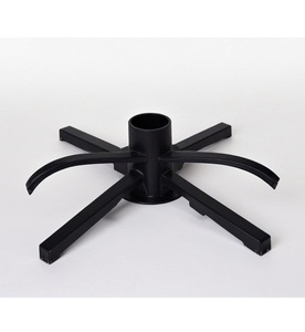 Support d'arbre de Noël en métal patiné doré de qualité supérieure fabriqué à la main avec des motifs gravés conçus pour les vacances saisonnières décoratives - Product Image 5