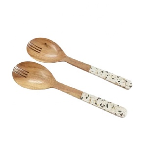Cuillère de serveur de salade en bois de mangue, Joint en résine transparente de bonne qualité, outils personnalisés en gros prix - Product Image 4