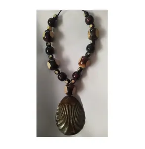 2023 nueva llegada Collar personalizado de moda hecho a mano resina con cuentas joyería de moda FORMA DE amante clásico productos populares - Product Image 1