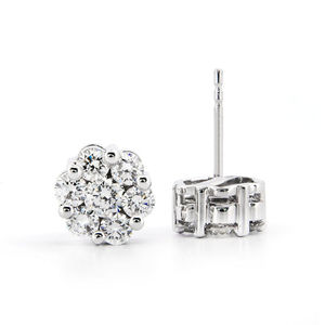 Boucles d'oreilles clous en or blanc 14 carats avec diamants de laboratoire certifiés AGI 2,00 ct - Product Image 4