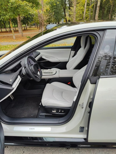 Berline électrique neuve 2024, haute performance, automatique, disponible en différentes couleurs, à vendre - Product Image 2