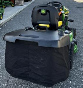 Nuevo Tractor Cortacésped John Deere X350R con Plataforma de Corte de 42 Pulgadas y Recolector de Césped, para Jardinería Comercial - Product Image 4