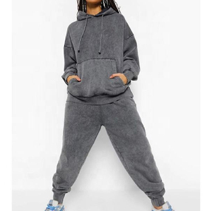 Ensemble sweatshirt moderne et élégant pour femmes avec pantalon de jogging taille haute assorti, parfait pour une sortie décontractée - Product Image 4