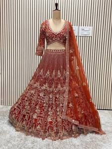Lehenga Choli traditionnel brodé prêt à expédier avec Dupatta Bridal Wear Lehenga Choli pour tenue de mariage pour femme - Product Image 2