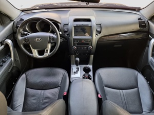 Kia Sorento R TLX 2010, SUV Mediano en Buen Estado, con 2 Llaves, Navegador, Asientos de Cuero, Volante a la Izquierda, ¡Excelente Estado! - Product Image 4