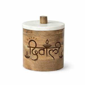 Nouveauté : Pot de rangement en bois Happy Diwali avec sculpture Diya et couvercle en marbre, décoration de la maison pour le festival, en vente - Product Image 1