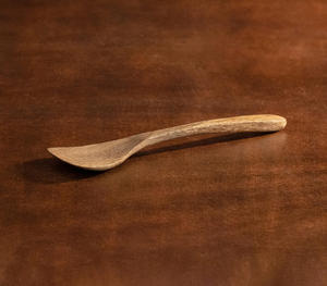 Cuillère à soupe en bois naturel artisanale, manche long, ustensile de cuisine, fabrication artisanale, bois de hêtre, outil de cuisine pour mélanger et servir - Product Image 3