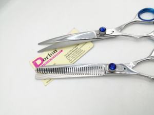 Kit de tijeras para el cuidado de mascotas de 4 Uds., hoja recta, curva y adelgazante, juego de tijeras para cortar el pelo de perro de acero inoxidable con estuche - Product Image 4