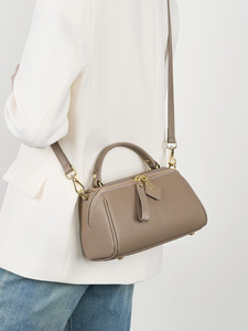 Nouveau design de sac à bandoulière en cuir de vache de luxe personnalisé Sac à main en cuir pour dames femmes - Product Image 6