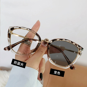 Hot bán Gradient Màu sắc phụ nữ photochromic photogray chống reflet Eyewear với mùa xuân bản lề - Product Image 2