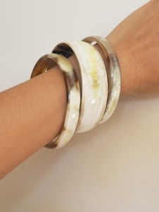 Exclusivo brazalete de cuerno artesanal accesorio de moda artesanal ecológico para uso en Bodas/fiestas de mujeres modernas a bajo precio - Product Image 3