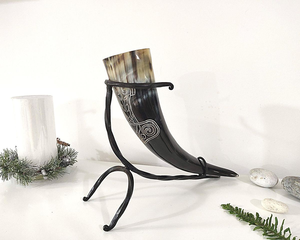Tasse en corne de buffle de style viking de qualité supérieure avec support en fer forgé à la main Finition polie naturelle pour l'artisanat de la nature - Product Image 5