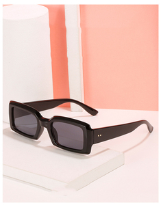 Venta al por mayor de marca de diseñador de moda de encargo Retro muy Peri púrpura Color caramelo mujer Vintage marco pequeño rectángulo de gafas de sol - Product Image 1