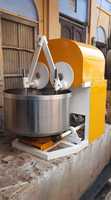 Mélangeur à pâte électrique robuste à double bras avec contrôle numérique, puissance 200W, minuterie intégrée, multi-tension pour usage en boulangerie