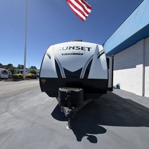 Remolque de Campamento Usado Crossroads S-u-n-s-e-t T-r-a-i-l 330SI 2022 en Venta para Acampar y Viajar - Product Image 1