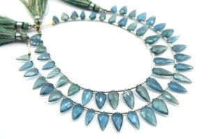 Moss Aquamarine Faceted Trillion Shape Perles naturelles faites à la main 8 ''Inch pour la fabrication de bijoux Taille 10X5MM à 14X8MM Approx. - Product Image 2