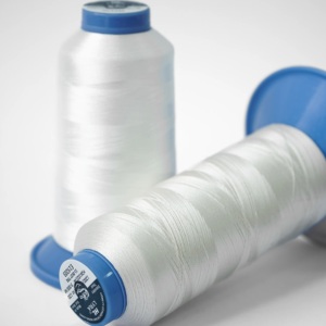 Vente en gros HL LYRA TRILOBAL 100% Fils à coudre en polyester 120D/2 OEM Résistance à l'abrasion Résistance chimique Haute ténacité à l'eau - Product Image 3