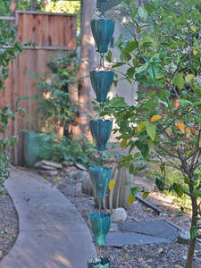 Edición limitada XL Vasos festoneados Cadena de lluvia Vibrante Verde Azul Pátina Diversión Funcional Decoración al aire libre Agrega color y encanto - Product Image 5