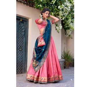 Vente en gros de la collection Paithani Lehenga Choli pour le mariage et la fête Navaratri Lehenga Choli à vendre à l'exportation - Product Image 1