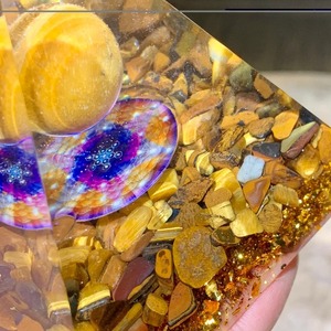 Outil de méditation d'orgone nubien fait à la main en gros boule d'oeil de tigre Chakra Orgonite pyramide énergie pierre semi-précieuse artisanat - Product Image 4