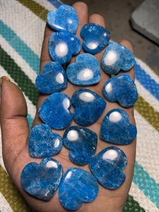 Pierres de cœur en apatite bleue en cristal naturel de qualité AAA Prix de gros Cadeau de guérison en forme de cœur de palmier - Product Image 2
