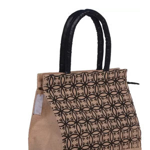 Bolsa de yute ecológica al por mayor con asas de cuero auténtico, reutilizable y espaciosa, estilo elevado, disponible para la venta - Product Image 4