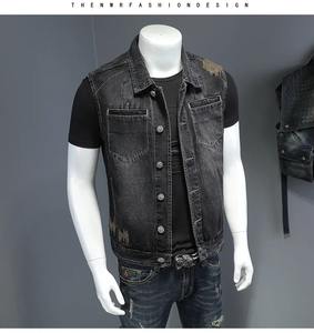 Chaleco de Motociclista de Mezclilla Desgastada con Bordado de Invierno de Primera Calidad, Chaleco Informal sin Mangas para Hombre, 100% Algodón, Corte Ajustado - Product Image 5