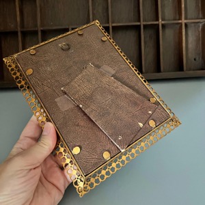 Modern Round Design <b>Gold</b> Metal <b>Photo</b> <b>Frame</b> Sleek Stylish Look Ideal for Tabletop Display Home Decor or Memorable Gifting - Product Image 5