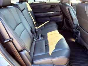 Meilleures voitures d'occasion de luxe 2022 CT4 V Blackwing Fleetwood automatiques avec intérieur en cuir et jantes en alliage d'aluminium R18 - Product Image 2