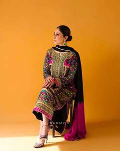 Diseño pesado Muselina Algodón Impresión digital pesada y piedra bordada y espejo real Trabajo manual Kurti Palazzo con juego Dupatta - Product Image 3