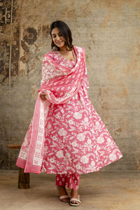 Conjunto Étnico de Tres Piezas para Mujer, Diseño Bordado Elegante, Estilo Pakistaní Indio, de Alta Calidad, para Uso Diario - Product Image 3