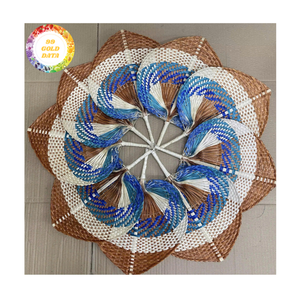 Ventilador de mano de bambú con artesanía tradicional de Vietnam para refrigeración al aire libre, marco de bambú, superficie de hoja de palma adecuada para regalos - Product Image 6