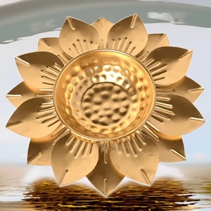 Soporte de luz en T con base de flores de diseño de loto con pozo de vidrio para decoración de Diwali y Pascua con tamaños de 12x16,5x16,5 Cm - Product Image 4