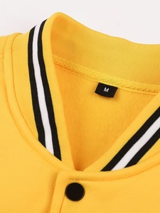 เสื้อแจ็คเก็ตวาร์ซิตี้พรีเมียมพิมพ์ลายตัวอักษรชิคาโกสำหรับผู้ชาย สีเหลือง สวมใส่สบาย ติดกระดุมด้านหน้า ทรงปกติ เหมาะสำหรับใส่ในฤดูใบไม้ร่วง ผลิตจากวัสดุโพลีเอสเตอร์ - Product Image 5