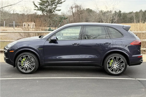 DISCOUNT Véhicule d'occasion conduite à gauche |   Conduite à droite |   2017 P O R S C H E CAYENNEESS S E-HYBRID PLATINUM EDITION - Product Image 2