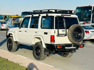 ข้อเสนอที่ดีที่สุดสำหรับ LandCruiserS 70 Hardtop ปี 2015 |   ตัวเลือกแบบเต็มรูปแบบ |   รถเอสยูวี 5 ประตู ขับเคลื่อน 4 ล้อ |   รถบรรทุกเพื่อการพาณิชย์สำหรับงานหนัก - Product Image 3