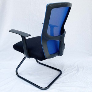 Silla Elevadora Ergonómica MFW15QX con Reposacabezas Ajustable, Reposabrazos Desmontables, Respaldo de Malla y Cuero PU Azul, Diseño Plegable - Product Image 4