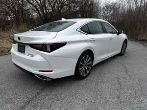 MÁS VENDIDO EN 2019: LE-X-US E-S 350 FWD, TRANSMISIÓN AUTOMÁTICA, MOTOR V6, ASIENTOS DE CUERO - Product Image 6